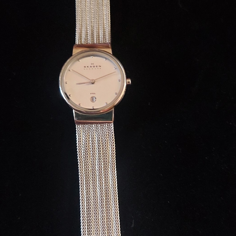 Skagen White Dial with Silver Mesh Band